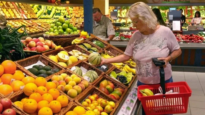 ekonomik-krizler-siyasi-cikmazlar-ab-33-yasina-sayisiz-sorunla-giriyor-1738846608501.jpg Almanya'da yükselen enflasyonun sonucu olarak market raflarında ürünler yüksek fiyatlara satılıyor. (Arşiv)