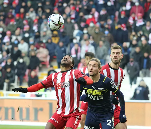 sivasta-puanlar-paylasildi-sivasspor-1-1-fenerbahce-mac-sonucu-ozet-1642863737944.jpg Sivas'ta puanlar paylaşıldı! Sivasspor 1-1 Fenerbahçe (MAÇ SONUCU-ÖZET) - 2
