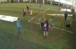Çocuğuna faul yapan öğrencisini dövdü!