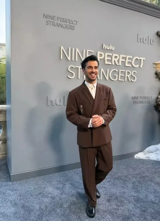 hollywoodda-aras-aydin-ruzgari-esini-yalniz-birakmadi-melis-birkan-son-haliyle-dikkat-cekti-1747476144004.jpg Kaynak: Sosyal medya