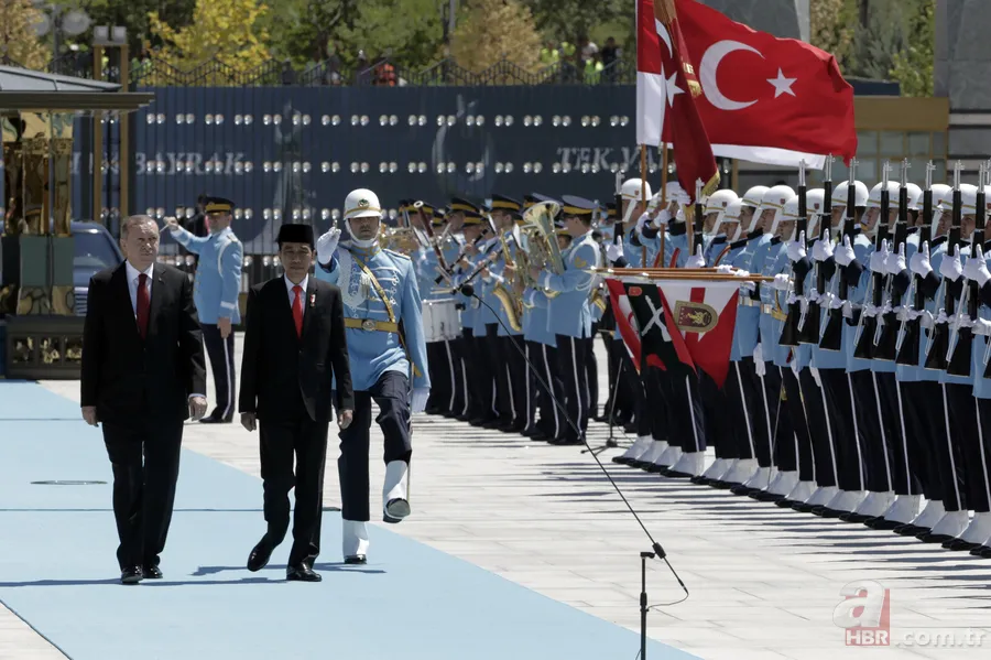 Erdoğan ve Widodo, Külliye'nin balkonunda özçekim yaptı 5