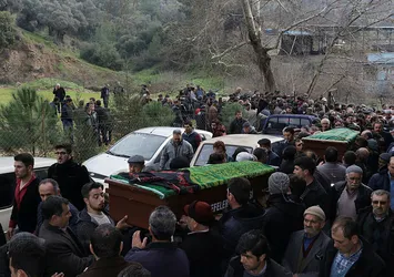 Eşinin ölümüne birkaç saat dayanabildi