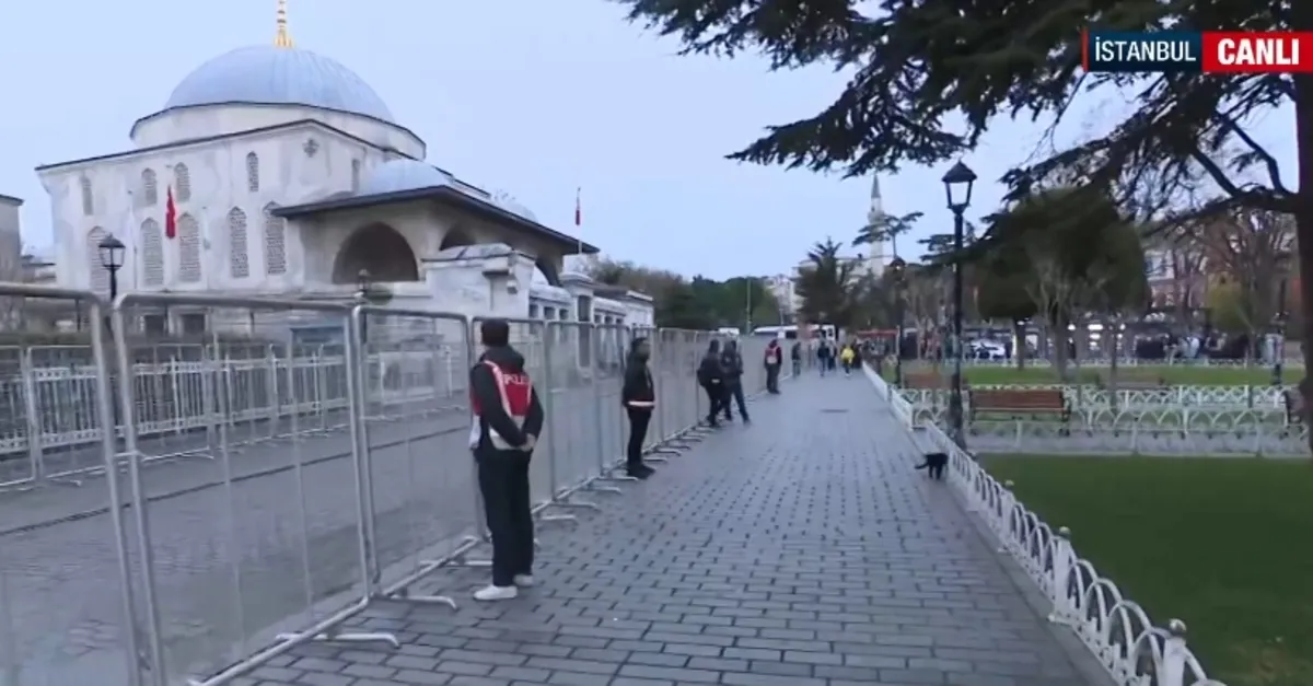 Papa 14. Leo İstanbul'da! Hangi yollar kapalı?