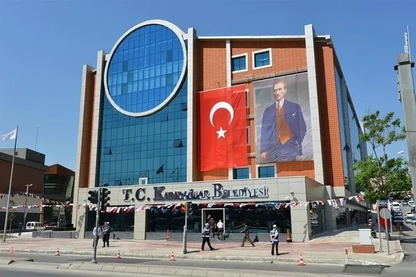 CHP’den İzmir’de TOKİ projesine çelme! Vatandaş CHP’li belediyeyi protesto etti: Enkaz altında kalınca mı sesimizi duyacaksınız?