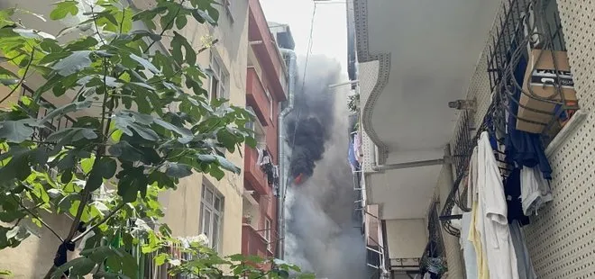 İstanbul Esenyurt’taki yangında 4 katlı binayı dumanlar sardı