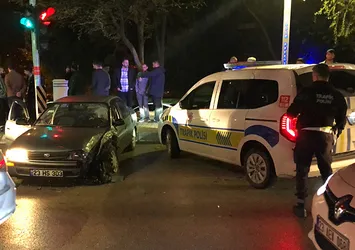Elazığ'da iki otomobil çarpıştı: 2 yaralı