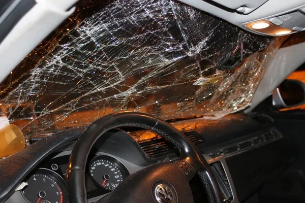hatayda-surucusunun-kontrolunu-kaybettigi-arac-evin-catisina-dustu-1631255780746.jpg Hatay’da sürücüsünün kontrolünü kaybettiği araç evin çatısına düştü - 1
