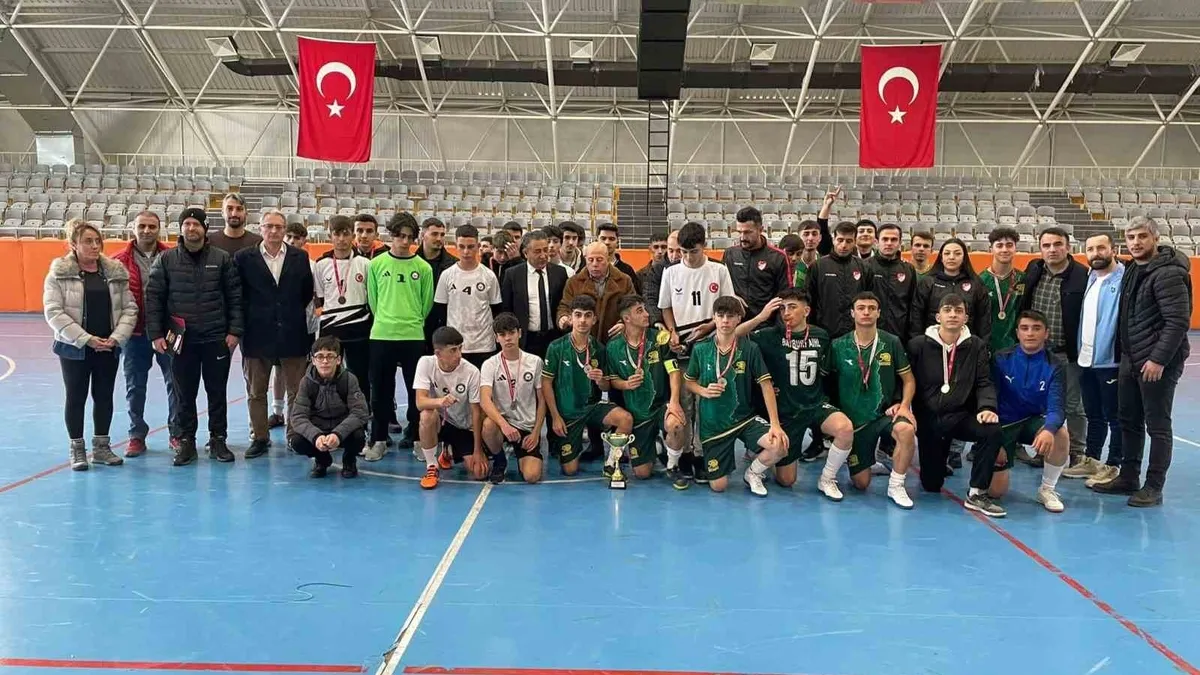 Bayburt'ta gençler futsal müsabakaları sona erdi