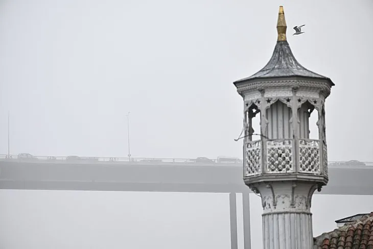 İstanbul sis altında! Boğaz ve köprüler yok oldu | Kartpostallık görüntüler oluştu