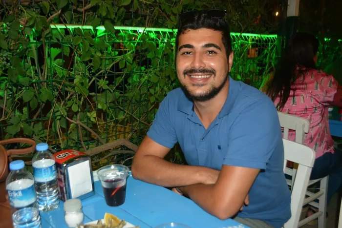 Ayvalık’ta bayram yoğunluğu: Cunda Adası doldu taştı! Giriş yolu 4 saat kapatıldı - 4