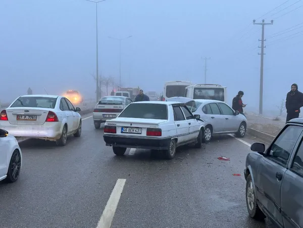 kahramanmarasta-zincirleme-kaza-22-arac-birbirine-girdi-1703759142444.jpg Kahramanmaraş'ta zincirleme kaza: 22 araç birbirine girdi