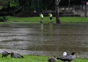 Sydney'de sağanak yağış! Otobüs durakları sular altında kaldı: 22 kişi kurtarıldı