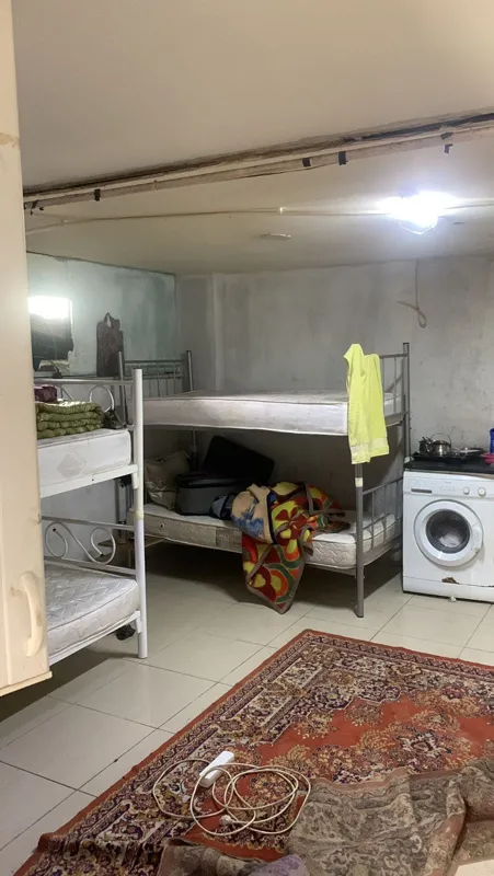 Son dakika: Tuzla'da kaçak göçmenlerin saklandığı 'Şok Evi'ne baskın - 1