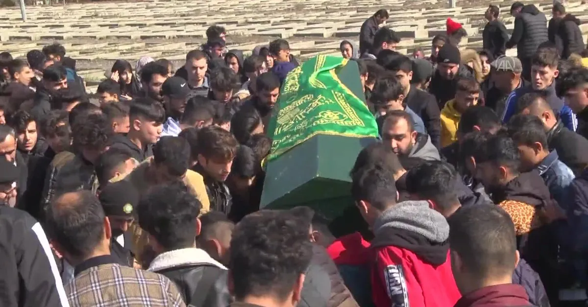 son dakika haberi ares lakapli sosyal medya fenomeni sehmus ozdemir in cenazesi diyarbakir da topraga verildi video ahaber video izle