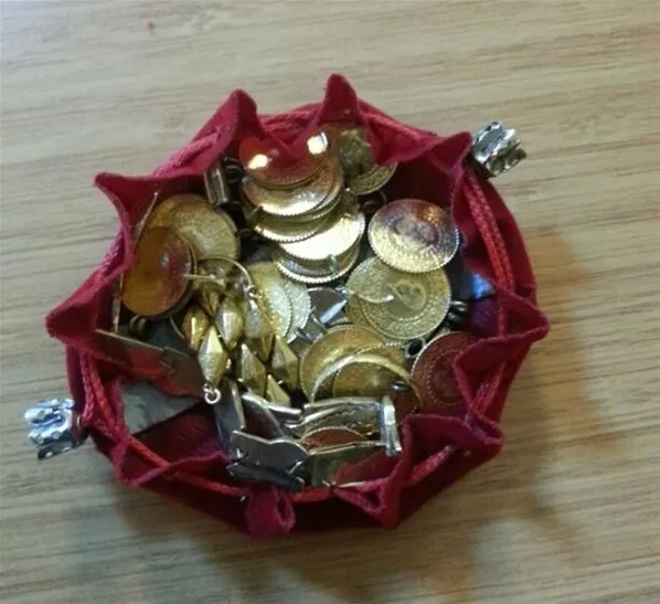 Takla atan minibüsten keseyle altın çıktı - 1