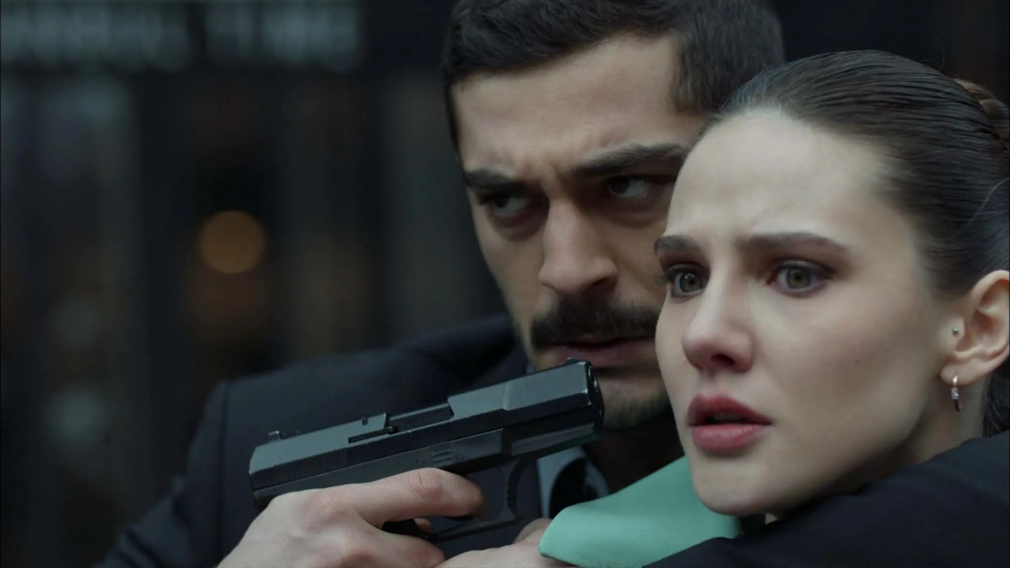 Maraşlı’nın 13. bölümü nefes kesti! Maraşlı Mahur’u rehin aldı