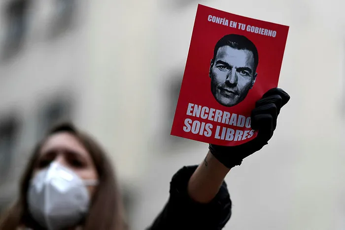 İspanya'da hükümetin koronavirüs yönetimi protesto edildi - 1