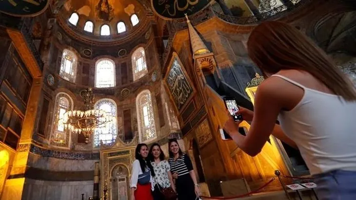 Tarihi Ayasofya kararı verildi! Reuters dünyaya bu karelerle duyurdu