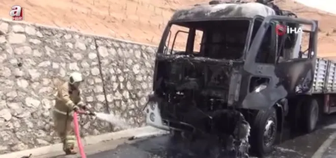 Cizre’de seyir halindeki tır alevlere teslim oldu