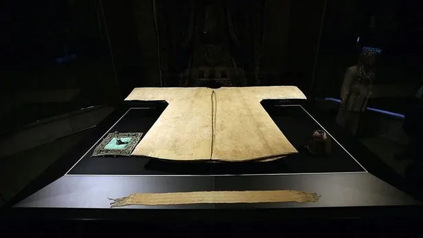 hirka-i-serif-camii-nerede-hirka-i-serife-nasil-gidilir-ziyarete-acildi-mi-hirka-i-serife-giden-otobus-hatlari-1650629520556.jpg Hırka-i Şerif Camii nerede? Hırka-i Şerif'e nasıl gidilir, ziyarete açıldı mı? Hırka-i Şerif'e giden otobüs hatları - 3