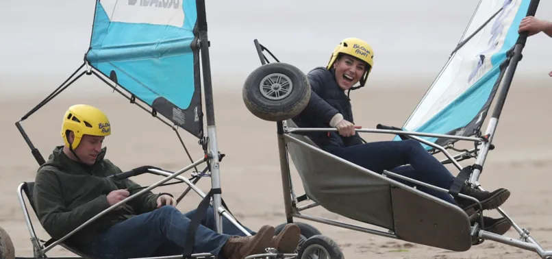 20 yıl önce tanıştıkları yerde! William ve Kate'in yelkenli neşesi!