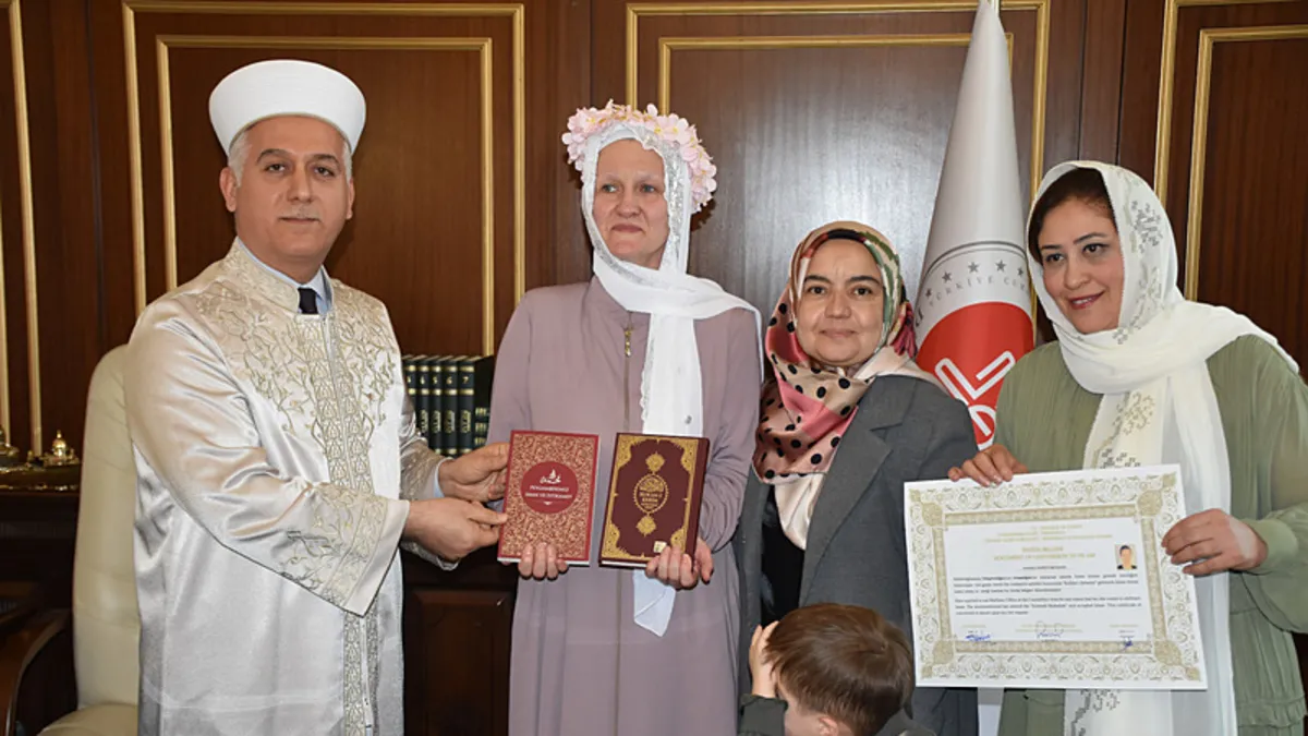 Kur'an sesini duydu hayatı değişti! Alman Michaela İslam'ı seçip "İnci" oldu