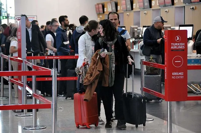 Ulaştırma ve Altyapı Bakanı Abdulkadir Uraloğlu açıkladı! İstanbul Havalimanı’nda tüm zamanların rekoru: Bir günde 245 bin 995 yolcu