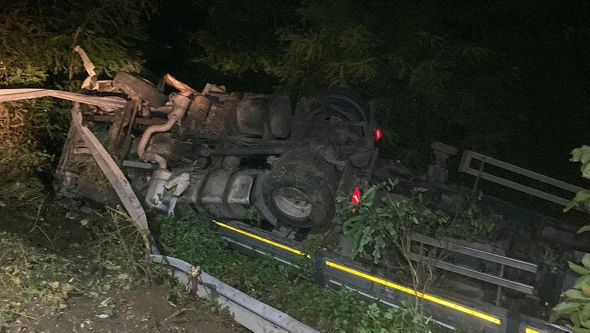 TIR takla attı, emniyet kemeri hayat kurtardı!