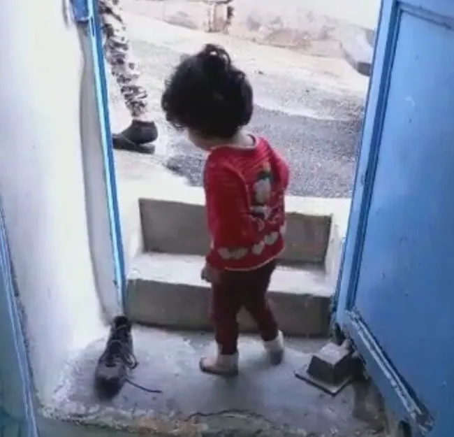 Gaziantep'te cani koca eşini beş çocuğunun gözü önünde bıçaklayıp elleriyle boğarak öldürdü