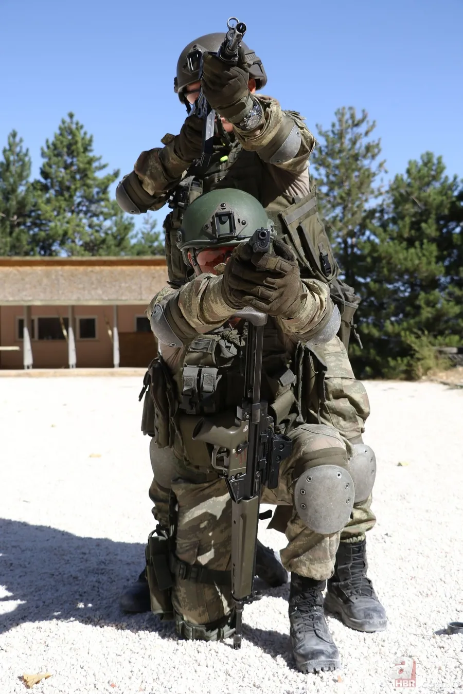 Isparta Eğirdir Dağ Komando Okulu ve Eğitim Merkezi Komutanlığı'nda zorlu eğitim 16