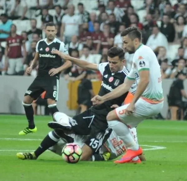 Son şampiyon Beşiktaş, Alanyaspor karşısında gol oldu yağdı!