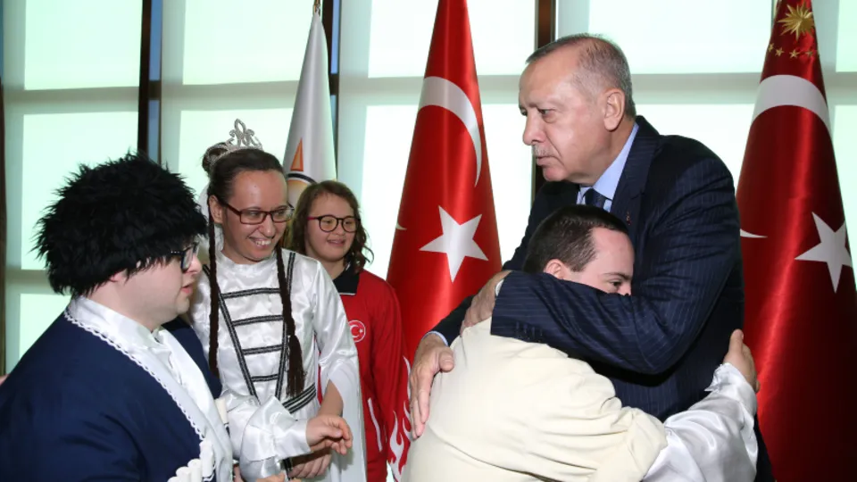 Başkan Erdoğan engellileri kabul etti! Dikkat çeken kareler
