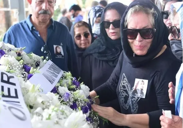 Emel Sayın’ın acı günü! Kardeşi Fatma Tektaş’ı toprağa verdi