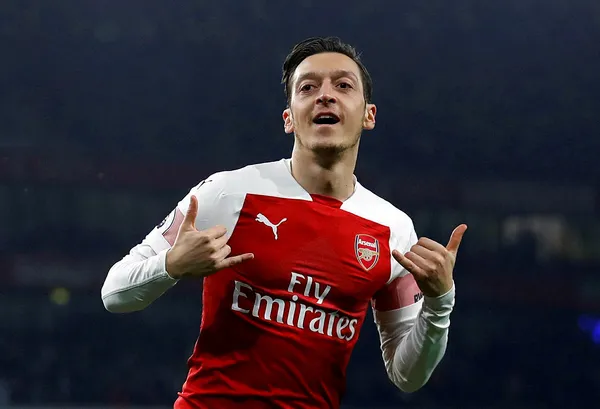 Mesut Özil’den heyecanlandıran Fenerbahçe paylaşımı