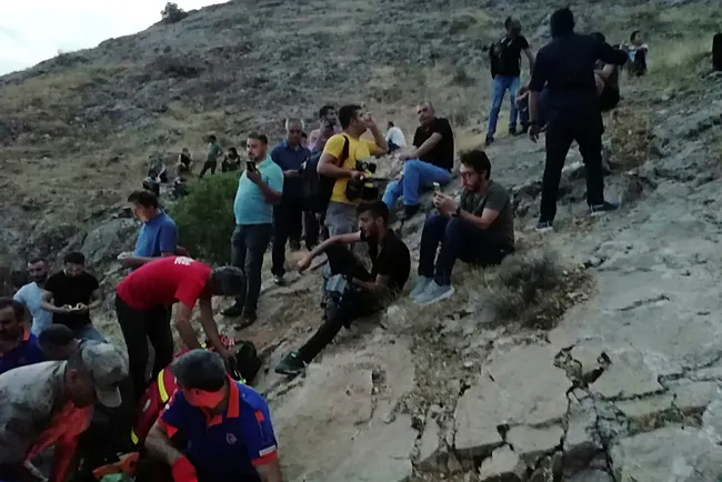 Elazığ’da TV ekibi mahsur kaldı, tüm ekipler seferber oldu