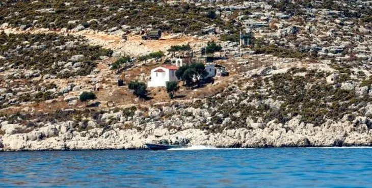 Yunan provokasyonu! Meis Adası’nda iki zodyak botta silahlı devriye