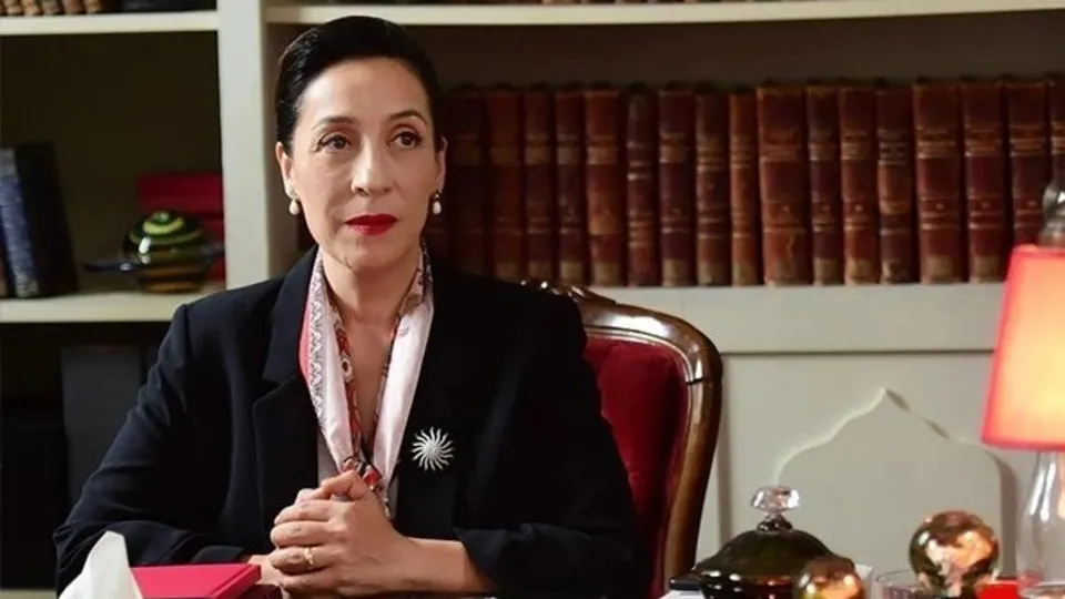 Kırmızı Oda dizisinin Manolya hocası Binnur Kaya hakkında şoke eden gerçek! Duyanlar kulaklarına inanamıyor
