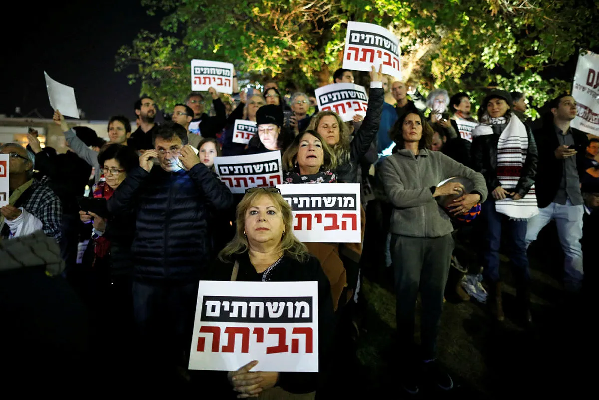 On binlerce İsrailli Netanyahu'yu protesto etti