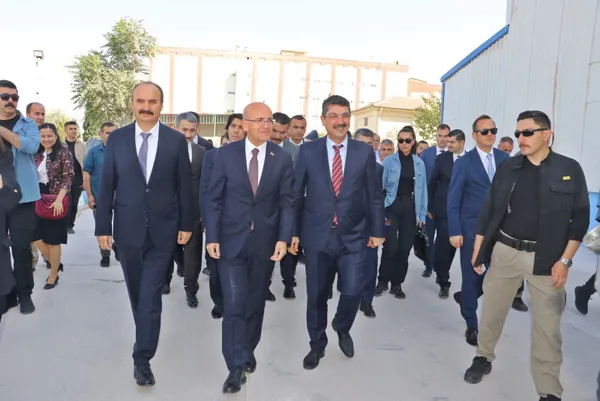 Hazine ve Maliye Bakanı Mehmet Şimşek duyurdu: Enflasyon tek haneye düşecek!