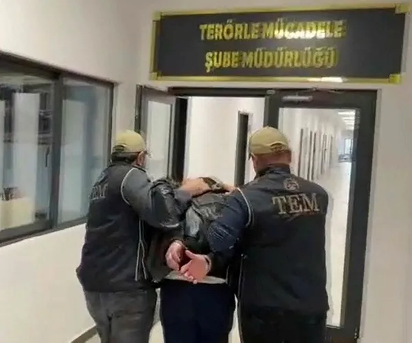 kocaelide-eylem-hazirligindaki-terorist-kiskivrak-yakalandi-1650360755060.jpeg Kocaeli'de eylem hazırlığındaki terörist kıskıvrak yakalandı! - 1