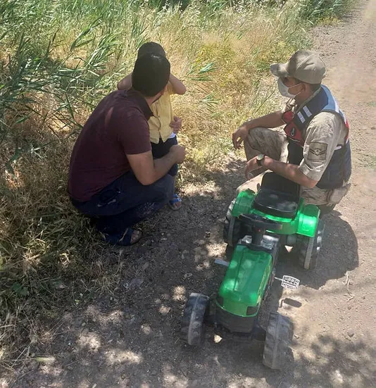 Elazığ'da kaybolan 4 yaşındaki çocuk buğday tarlasında bulundu - 2