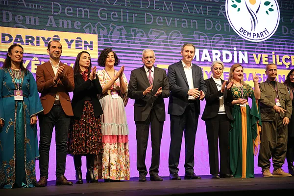 CHP anahtarı DEM’e teslim etti! İmamoğlu ve Özel İstanbul için tutuştu: Her türlü tavize hazırlar...