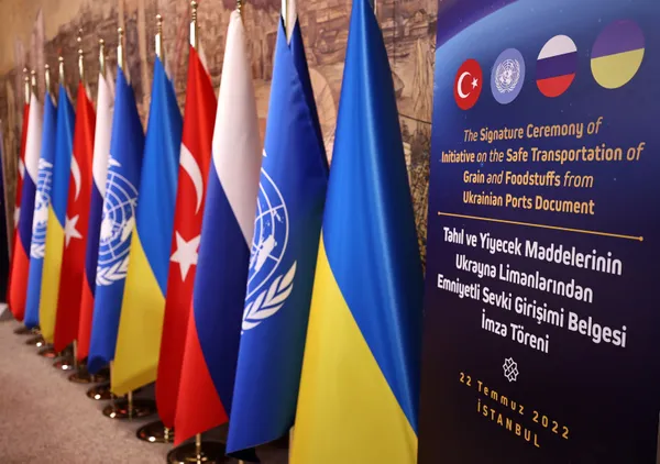 istanbuldaki-tarihi-anlasma-dunya-basininda-turkiyeyi-ove-ove-bitiremediler-1658521346473.jpg İstanbul'daki tarihi anlaşma dünya basınında: Türkiye'yi öve öve bitiremediler - 10