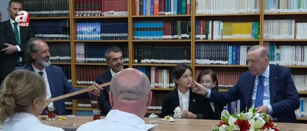 1789403851732.jpg Başkan Erdoğan öğretmen ve öğrencilerle buluştu! Eğitim yılına türkülü başlangıç - 1