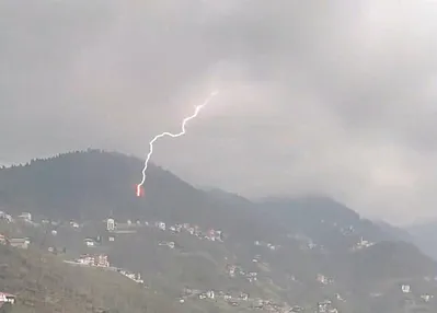 Yıldırım düşme anı kamerada