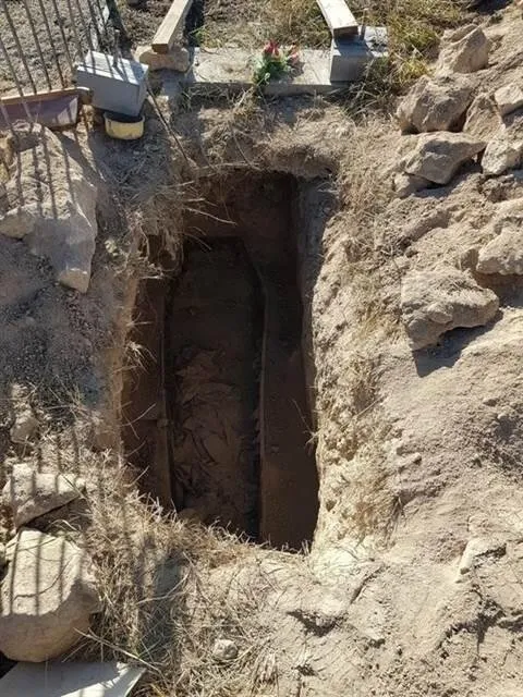 1605497518743.jpg Ermeniler bölgeyi terk ediyor! Mezarlardan çıkardıkları ölüleri de götürüyorlar - 3