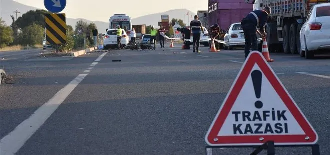İzmir’de otomobilin çarptığı motosikletteki 2 kişi öldü