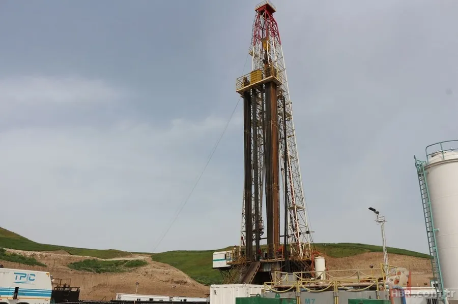 Diyarbakır'da petrol müjdesi bölge halkını sevindirdi: "Buğday, arpa ektiğimiz yerden fışkırdı" 10