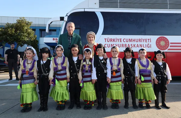 baskan-recep-tayyip-erdogan-mandaci-kemal-ve-saz-arkadaslarini-tarihin-tozlu-raflarina-atacagiz-1683142551293.jpg Başkan Recep Tayyip Erdoğan: Mandacı Kemal ve saz arkadaşlarını tarihin tozlu raflarına atacağız - 11