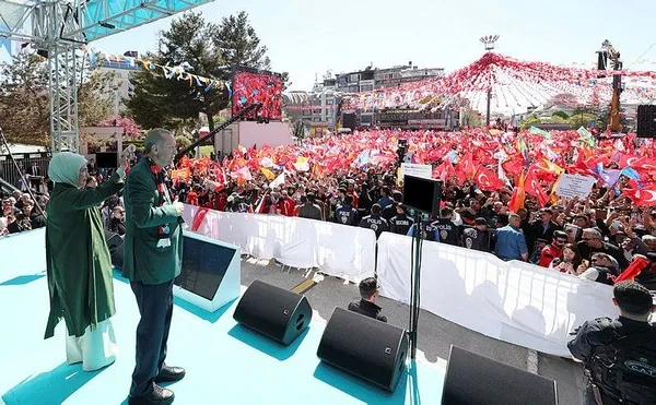 baskan-erdogandan-vanda-7liye-sert-sozler-masanin-basinda-kilicdaroglu-yok-1683291970288.jpeg Başkan Erdoğan'dan Van'da 7'liye sert sözler: Masanın başında Kılıçdaroğlu yok - 8